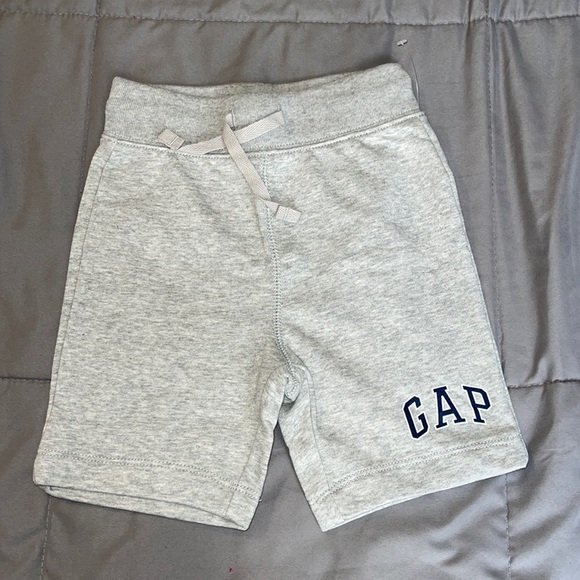 Toddler Boy GAP Logo Fleece Shorts Size 4T New - Picture 4 of 8